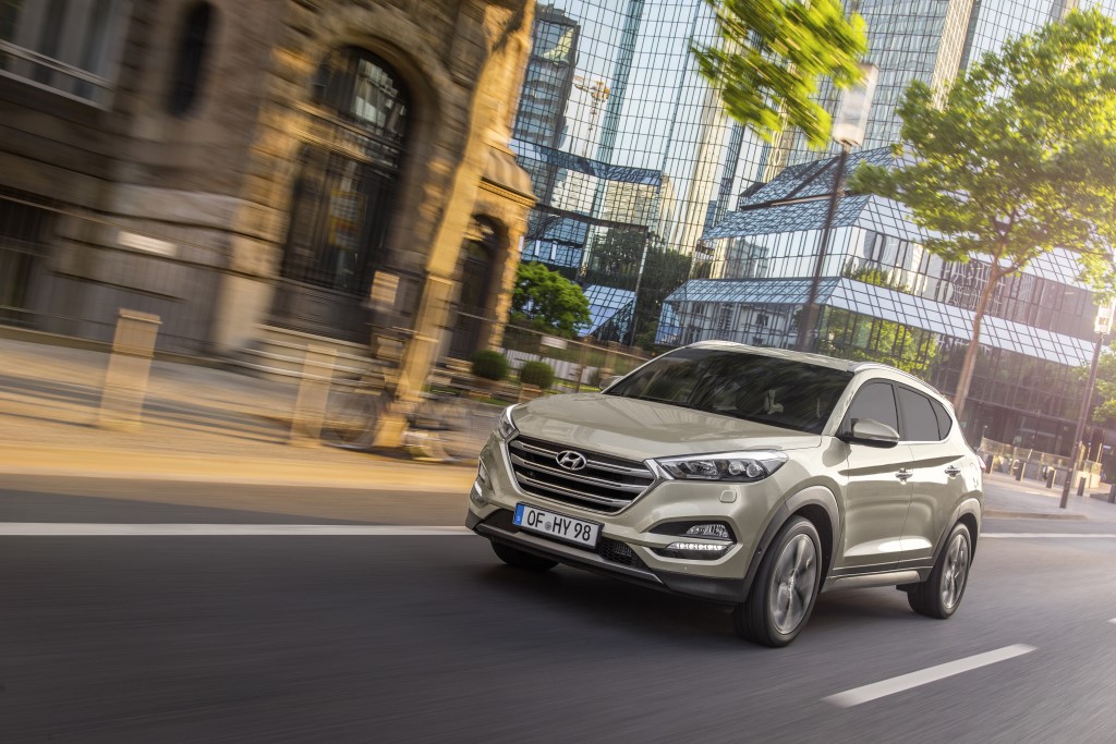 hyundai tucson white sand 14